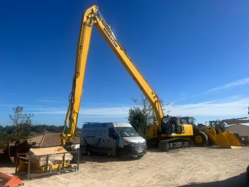 Intervention hydraulique sur site sur une pelle Komastu, Béziers, HYDROFLEX