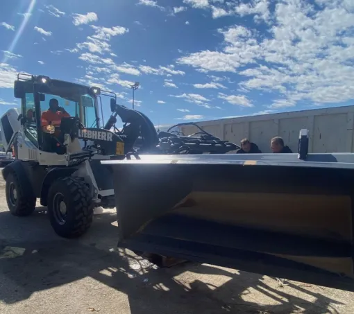 Intervention sur une chargeuse Liebherr à Lamalou lès Bains, Béziers, HYDROFLEX