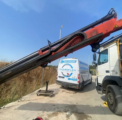 Intervention sur un camion-grue à Cessenon sur Orb, Béziers, HYDROFLEX