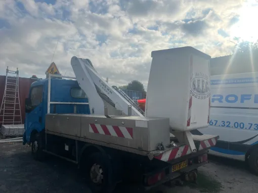 Intervention sur un camion nacelle à Pézenas , Béziers, HYDROFLEX