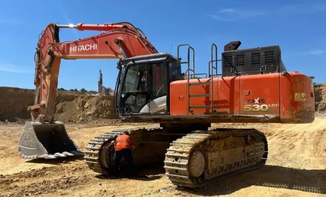 Intervention sur pelle Hitachi à Saint Pons , Béziers, HYDROFLEX