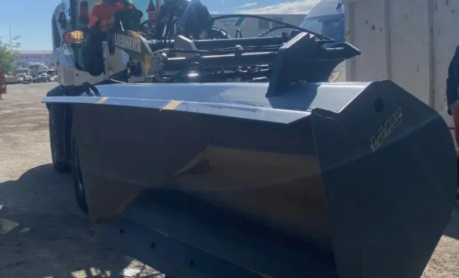 Intervention sur une chargeuse Liebherr à Lamalou lès Bains, Béziers, HYDROFLEX