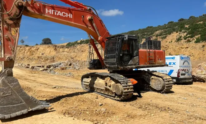 Intervention sur pelle Hitachi à Saint Pons , Béziers, HYDROFLEX